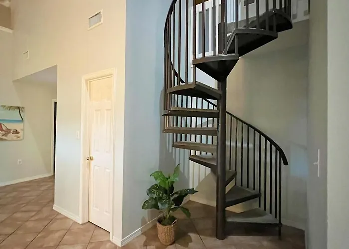 2700sq Ft In Holiday home *