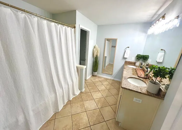 2700sq Ft In Holiday home *