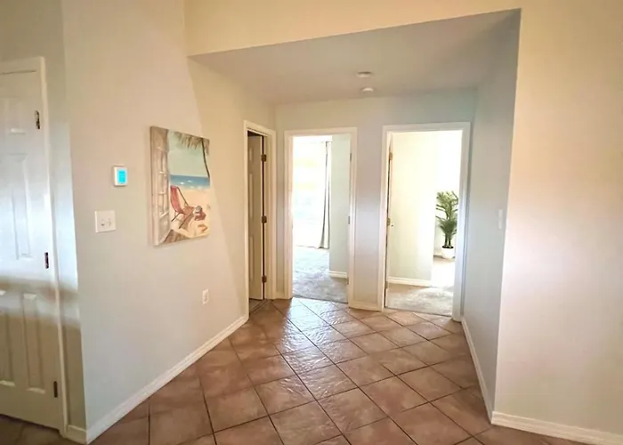 Holiday home 2700sq Ft In *