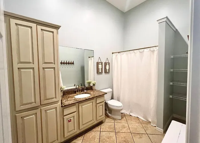2700sq Ft In *