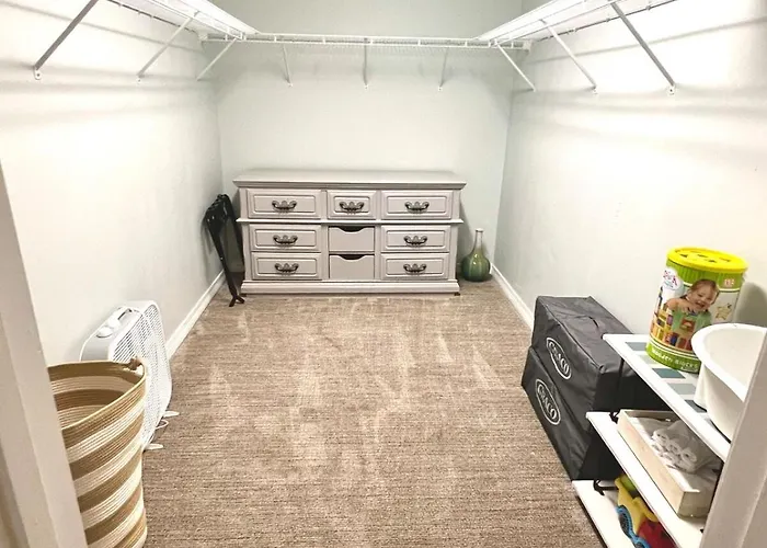 2700sq Ft In Holiday home *