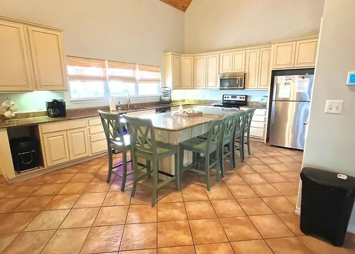 Holiday home 2700sq Ft In *